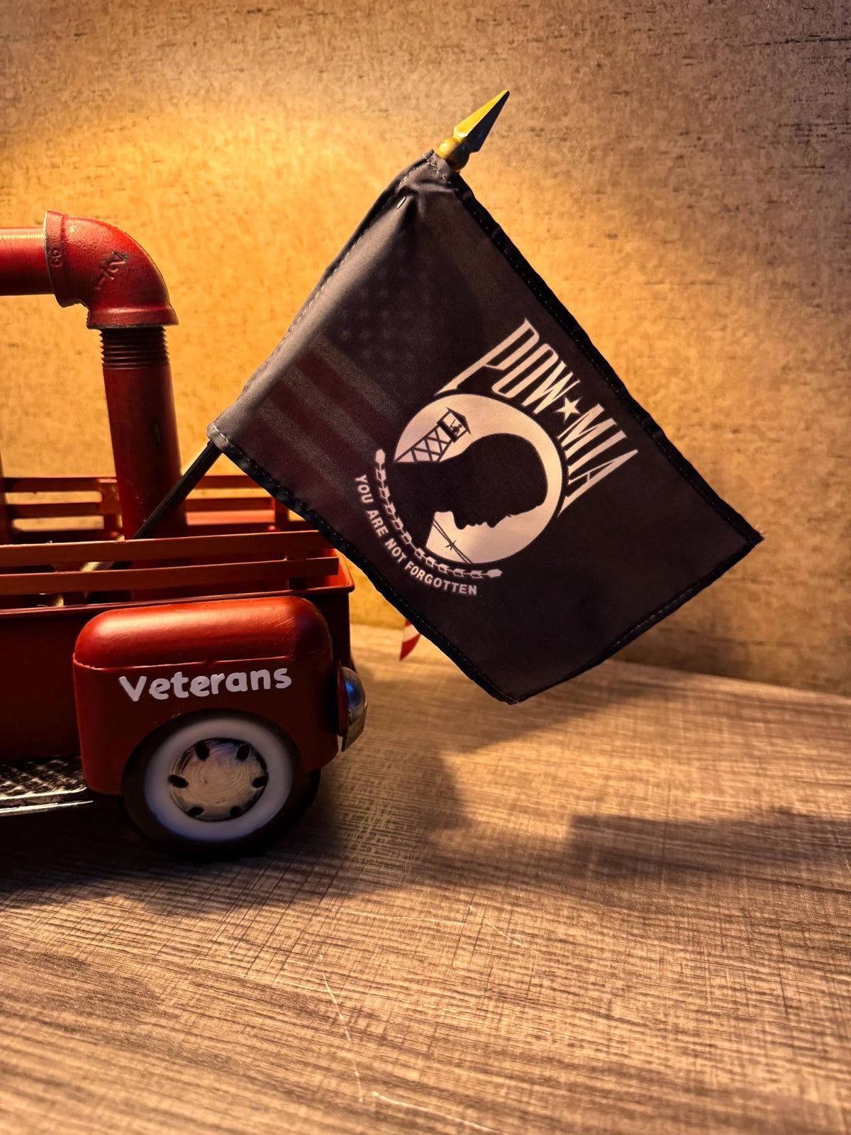 Metal vintage like thank you veterans lamp
