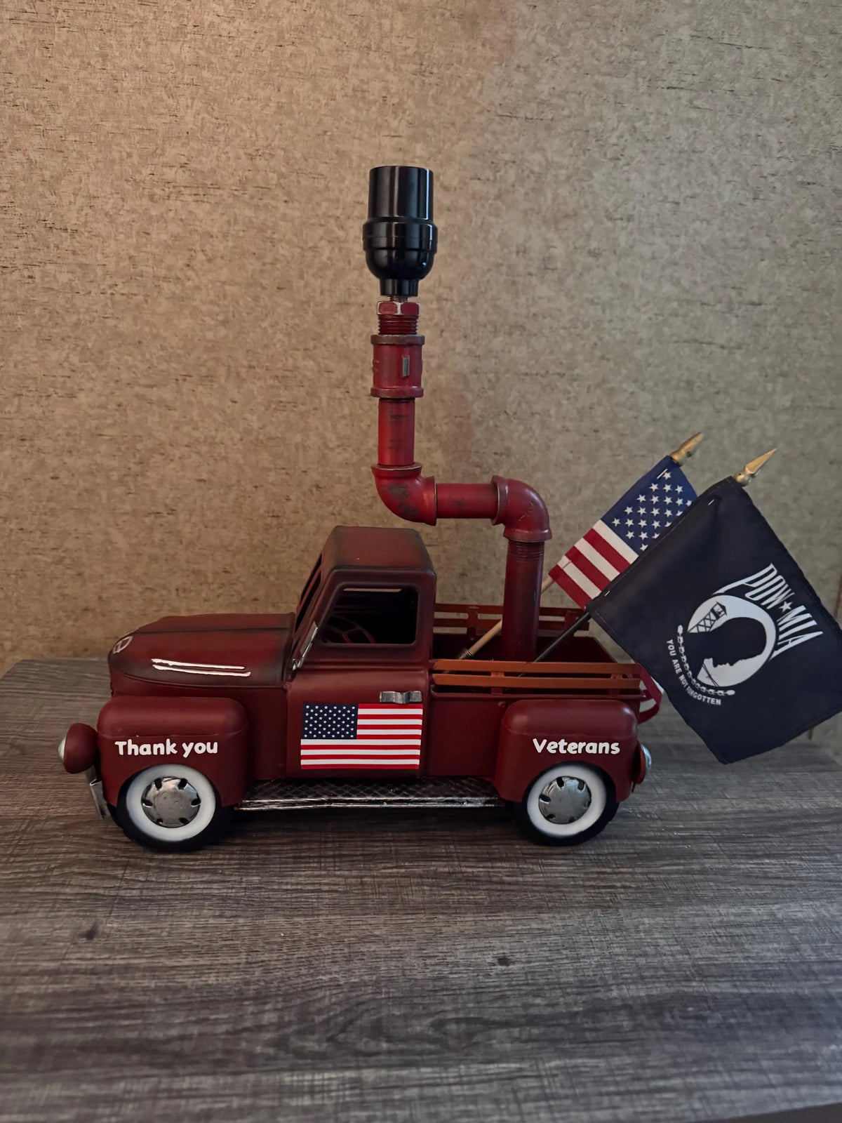 Metal vintage like thank you veterans lamp