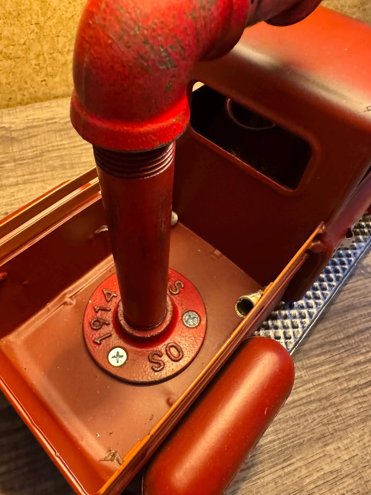 Metal vintage like thank you veterans lamp
