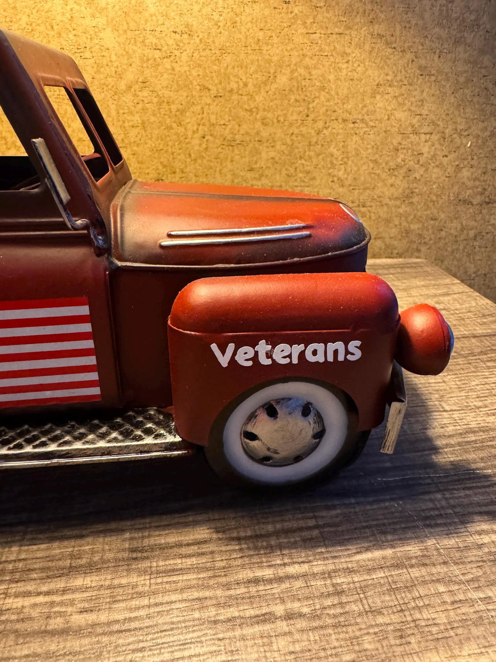 Metal vintage like thank you veterans lamp